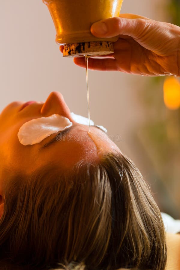 Ayurvedic oil massage treatment